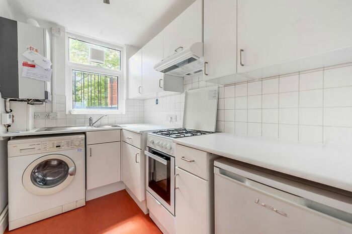 1 Bedroom Maisonette To Rent In Adam Walk, Crabtree Estate, London, SW6