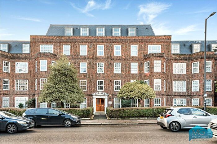3 Bedroom Flat For Sale In High Street, London, N14
