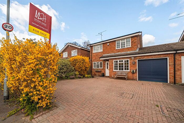 4 Bedroom Link Detached House For Sale In Kelsey Avenue, Finchampstead, Berkshire, RG40