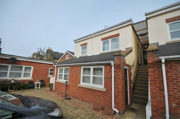 1 Bedroom Apartment To Rent In Hidden Close, West Molesey, Surrey, KT8
