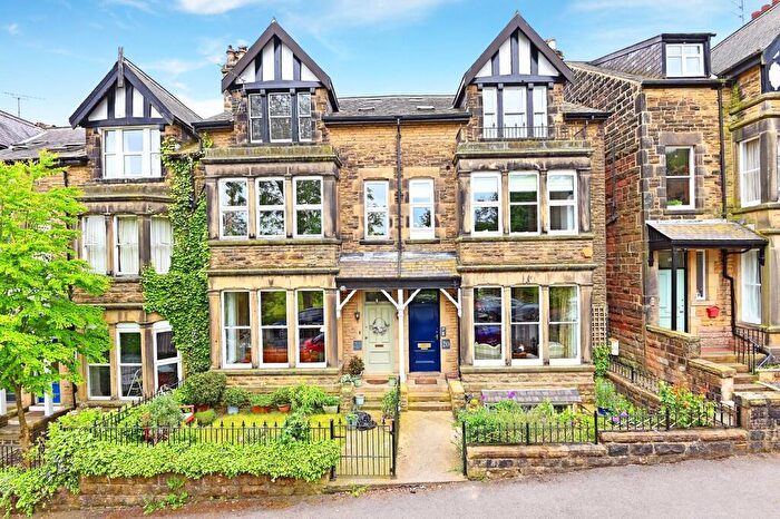 2 Bedroom Apartment For Sale In Harlow Moor Drive, Harrogate, HG2