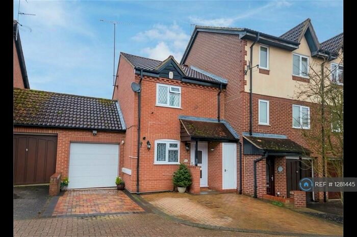 2 Bedroom Terraced House To Rent In Littlebrook Avenue, Slough, SL2