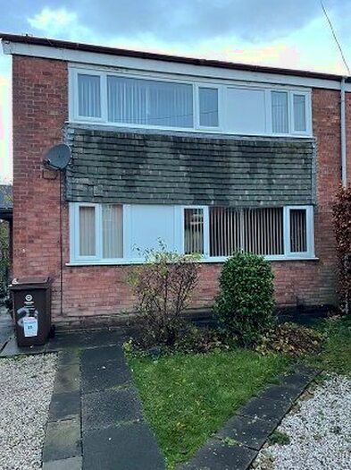 3 Bedroom Terraced House To Rent In Alt Lane, Oldham, OL8