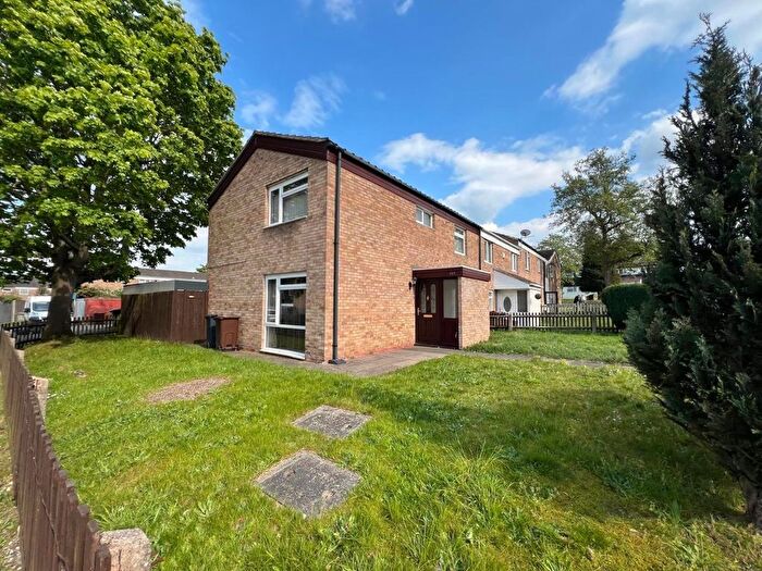4 Bedroom End Of Terrace House To Rent In Piccadilly Close, Chelmsley Wood, Birmingham, B37