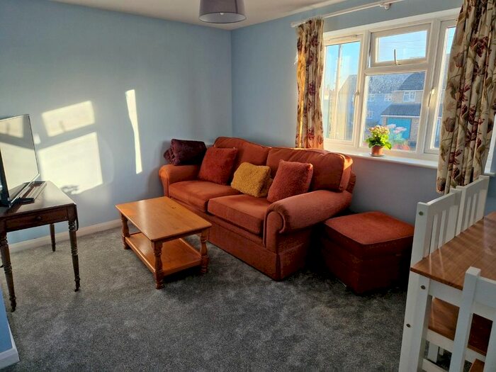 2 Bedroom Flat To Rent In Hawthorn Way, Shepperton, TW17