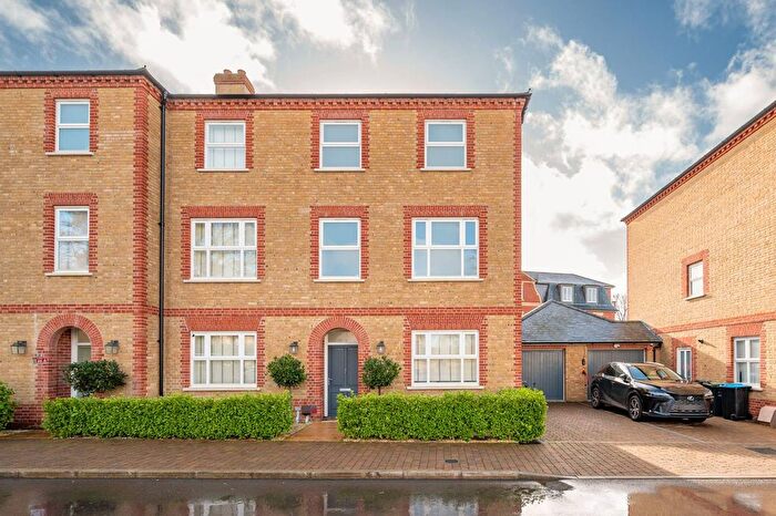 5 Bedroom Detached House To Rent In Sassoon Drive, Oakwood, Barnet, EN4