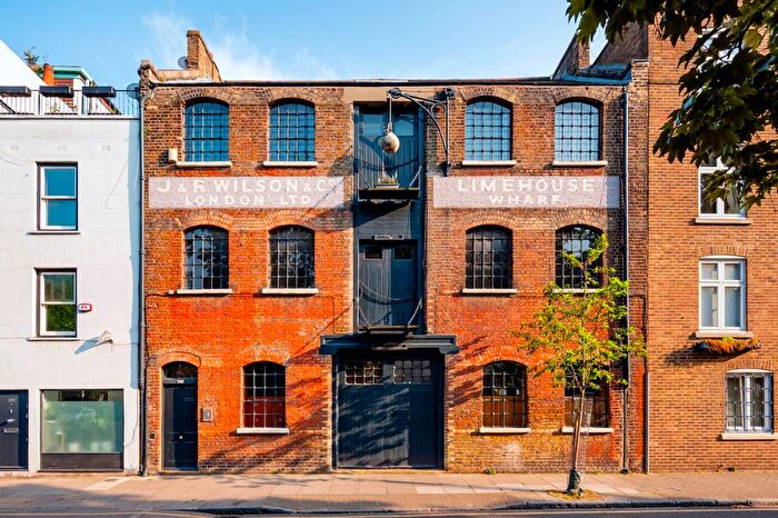 3 Bedroom Flat For Sale In Limehouse Wharf, Narrow Street, London, E14