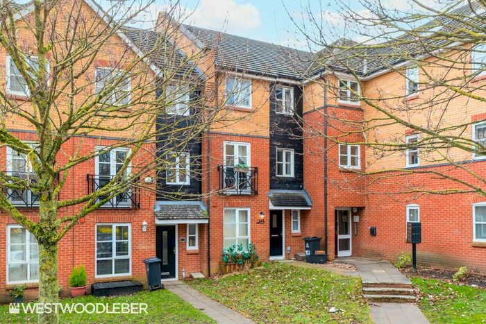 4 Bedroom Town House For Sale In Plomer Avenue, Hoddesdon, EN11