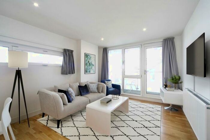 3 Bedroom Flat To Rent In Stratford High Street Stratford, E15