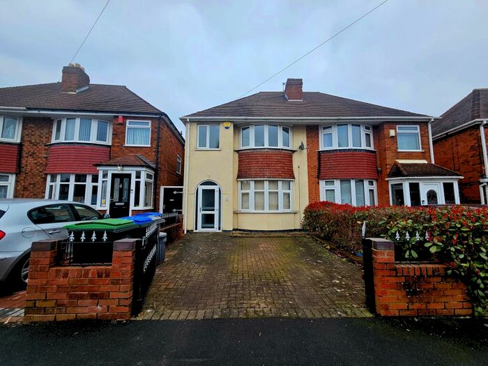 3 Bedroom House To Rent In Waddington Avenue, Birmingham, B43