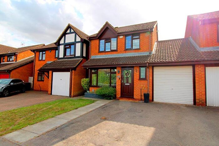 3 Bedroom Semi-Detached House For Sale In Emmer Green, Luton, LU2