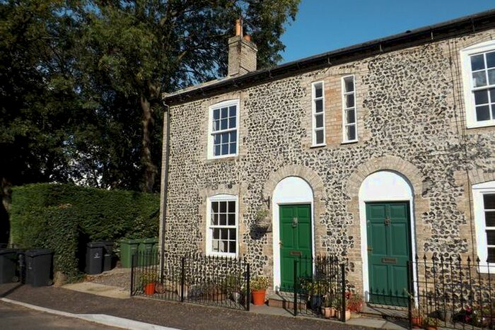 2 Bedroom Property To Rent In White Lion Cottages, The Street, Croxton, IP24