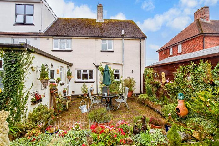 3 Bedroom Semi Detached House For Sale In Stane Street Close, Codmore Hill, Pulborough, West Sussex, RH20
