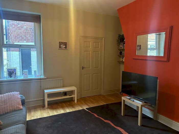 2 Bedroom Apartment To Rent In Myrtle Grove, Newcastle Upon Tyne, NE2