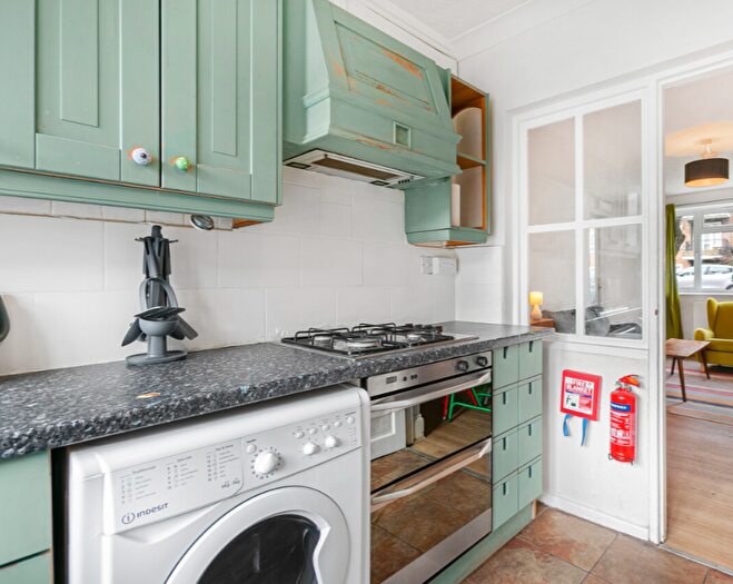 3 Bedroom Flat To Rent In Todd House, The Grange, London, N2
