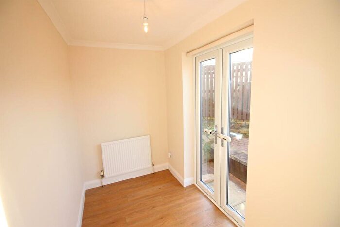 1 Bedroom Flat To Rent In Ricknald Close, Aughton, S26