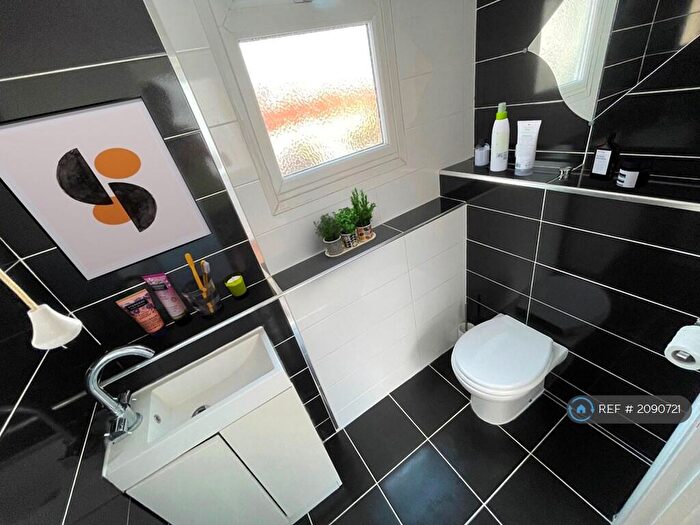 3 Bedroom Terraced House To Rent In Beaulieu Court, Basingstoke, RG21