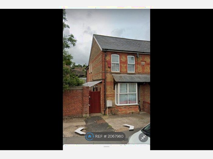1 Bedroom Flat To Rent In Abercromby Avenue, High Wycombe, HP12