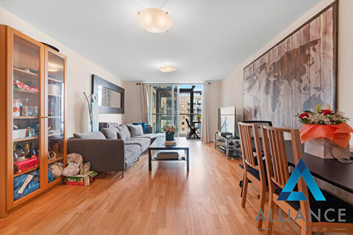 2 Bedroom Flat To Rent In Berglen Court, Limehouse, E14