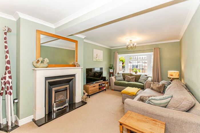 4 Bedroom Detached House For Sale In Welland Close, Raunds, Wellingborough, NN9