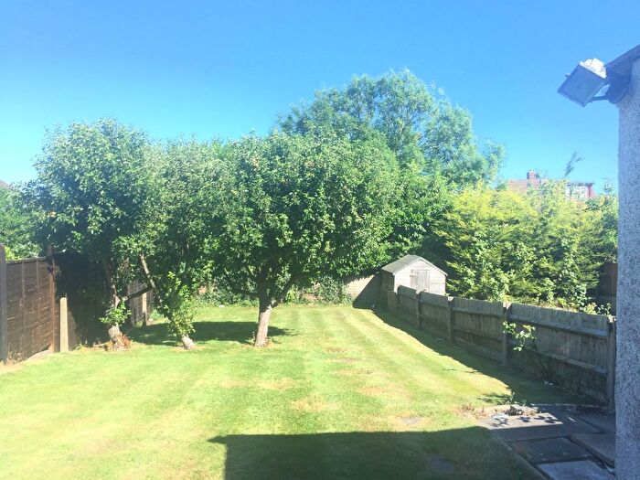 2 Bedroom Flat To Rent In Spring Rise, Egham, TW20