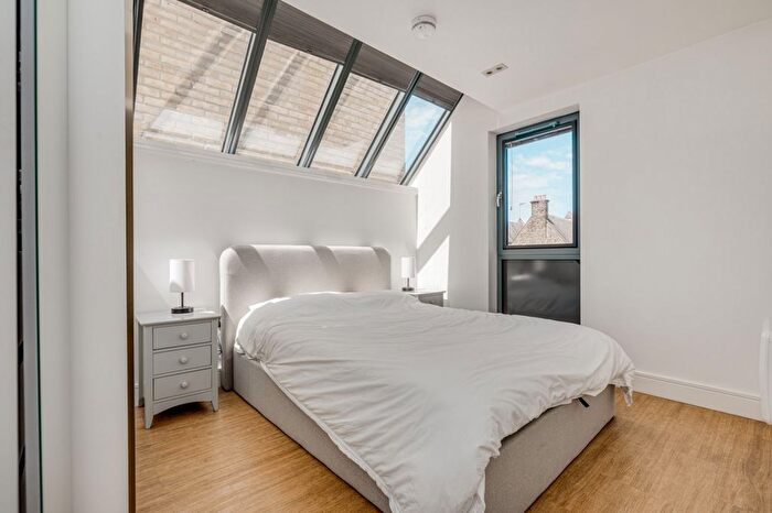 2 Bedroom Flat For Sale In Red Lion Square, Wandsworth High Street, SW18