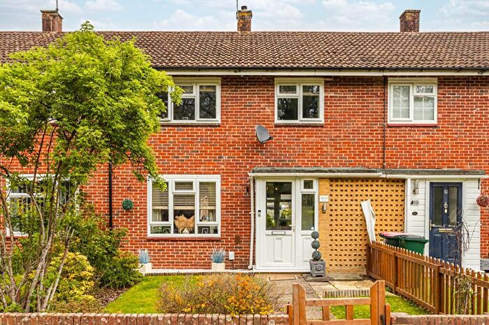 3 Bedroom Terraced House For Sale In Jackdaw Close, Crawley, RH11