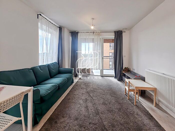 2 Bedroom Flat To Rent In Tabbard Apartments, London, W3