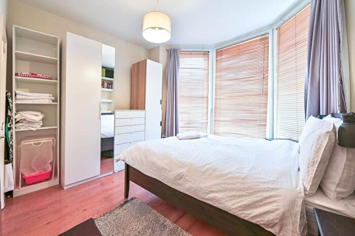 2 Bedroom Flat To Rent In Fordwych Road, West Hampstead, London, NW2