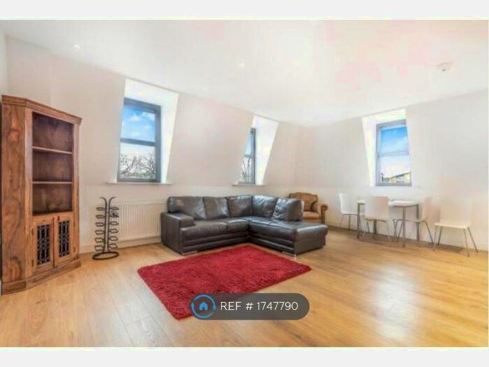 2 Bedroom Flat To Rent In Streatham High Road, London, SW16