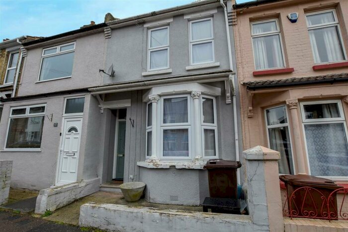 3 Bedroom Terraced House To Rent In Louisville Avenue, Gillingham, ME7