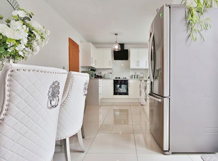 3 Bedroom Detached House For Sale In Parish Mews, Kingswood, Hull, HU7