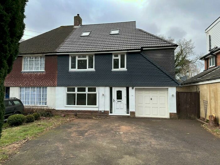 5 Bedroom Semi-Detached House To Rent In Dower Road, Four Oaks, B75