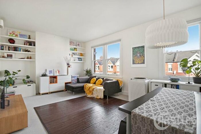 3 Bedroom Flat To Rent In Barrington Road, Crouch End, N8