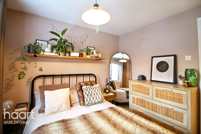 1 Bedroom Maisonette For Sale In Dairymans Walk, Guildford, GU4