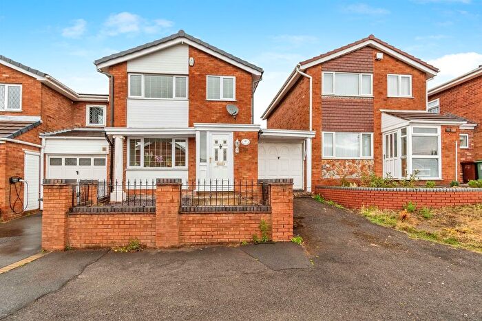 3 Bedroom Link Detached House For Sale In Martingale Close, Walsall, WS5
