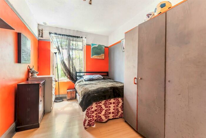 2 Bedroom Apartment For Sale In Stonegate Court, Buck Lane, Kingsbury, NW9
