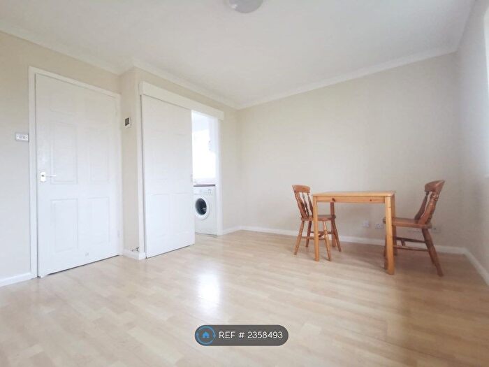 1 Bedroom Flat To Rent In Brittain Court, Sandhurst, GU47