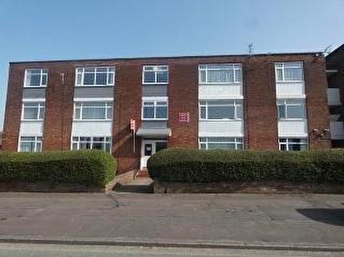 3 Bedroom Flat To Rent In Middleton Road, Manchester, M8