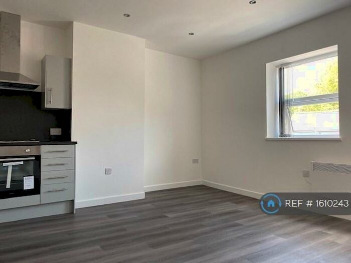 2 Bedroom Flat To Rent In Reddish Lane, Manchester, M18