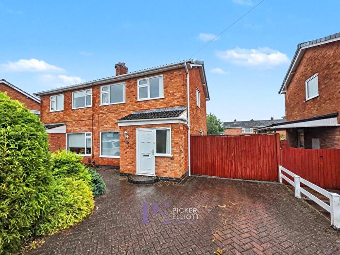 3 Bedroom Semi-Detached House For Sale In Ramsey Close, Hinckley, LE10