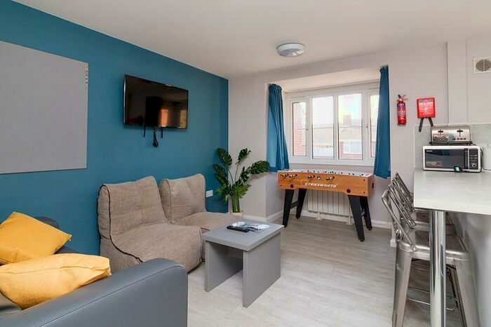 4 Bedroom Apartment To Rent In College Court, College Road, Canterbury, CT1