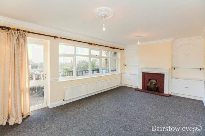 2 Bedroom Bungalow To Rent In Penhurst Road, Ilford, IG6