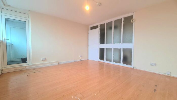 2 Bedroom Flat To Rent In Forty Acre Lane, London, E16