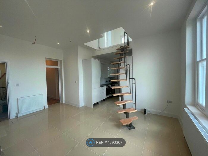 4 Bedroom Flat To Rent In Warham Road, Croydon, CR2