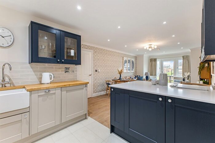 2 Bedroom Flat For Sale In Grove Road, Wantage, OX12