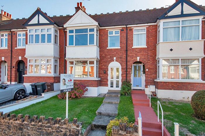 3 Bedroom Semi Detached House For Sale In Hillingdon Road, Gravesend, DA11