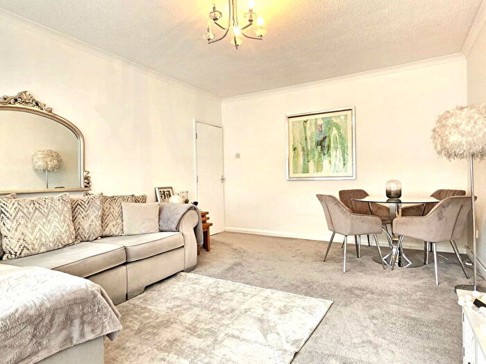 2 Bedroom Apartment For Sale In Long Oaks Court, Sketty, Swansea, SA2