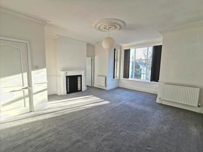 3 Bedroom Flat To Rent In Mile End Road, Norwich, NR4