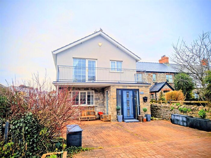 3 Bedroom Detached House For Sale In Poplar Road, Porthcawl, CF36